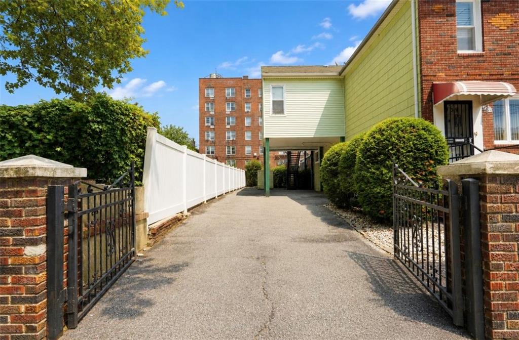 2459 West 2nd Street Property Photo 4