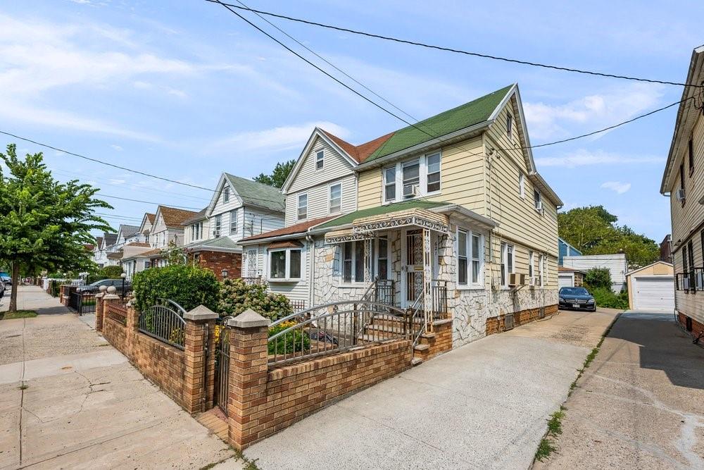 621 East 43rd Street Property Photo 1