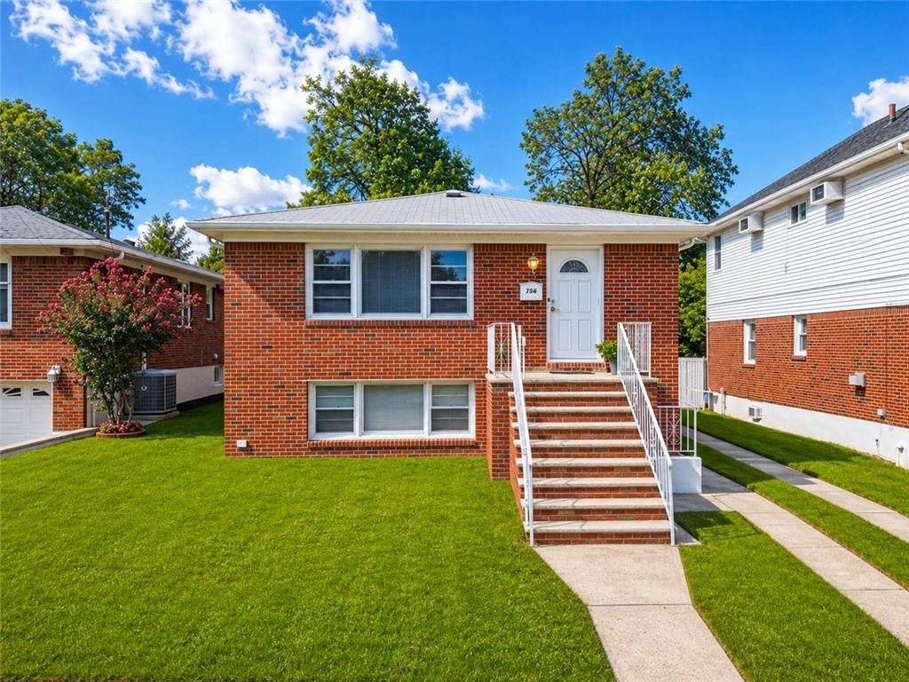 756 Hylan Boulevard Property Photo 1