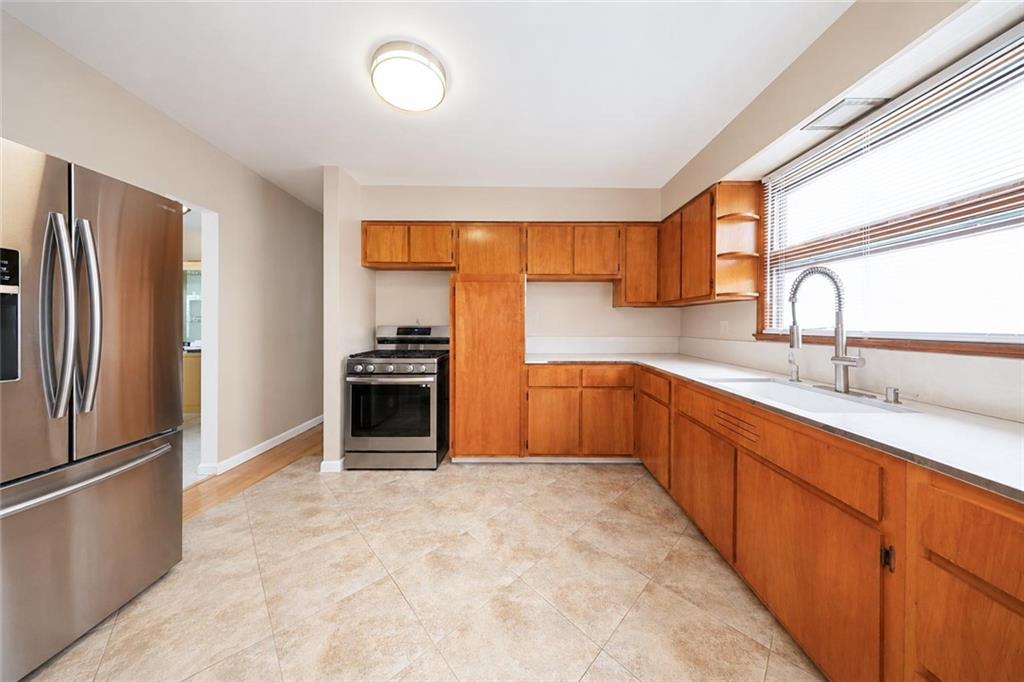 756 Hylan Boulevard Property Photo 10