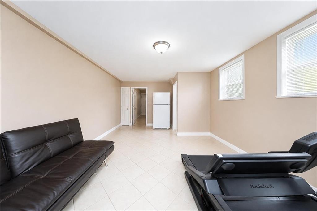756 Hylan Boulevard Property Photo 18