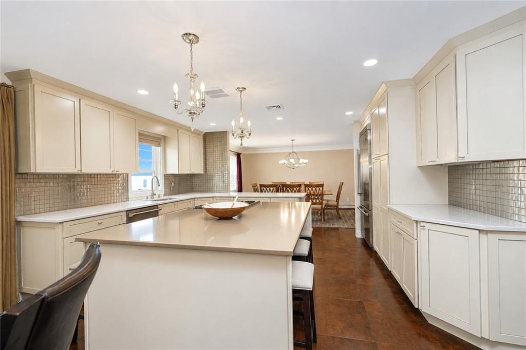 548 Lamont Avenue Property Photo 12