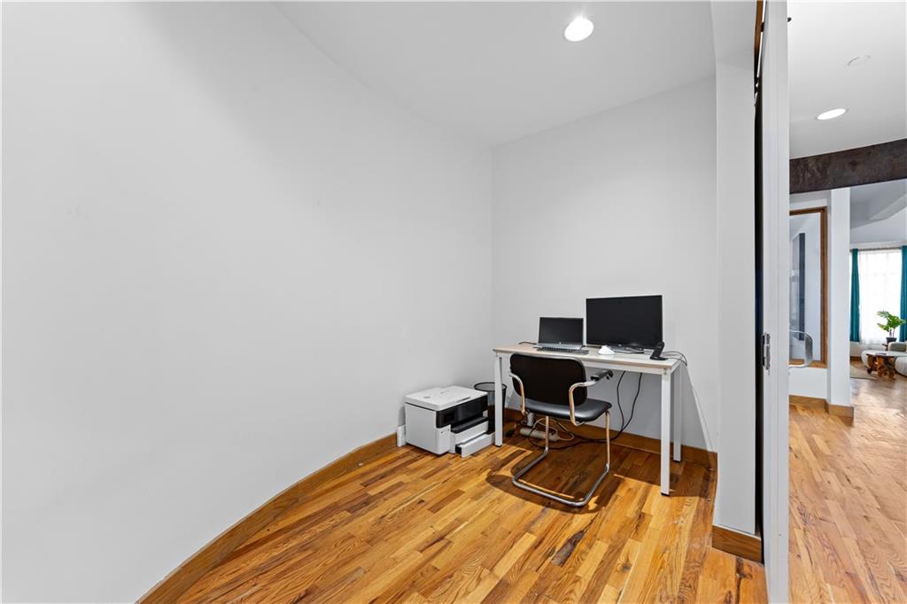 37 Bridge Street 2d Property Photo 10