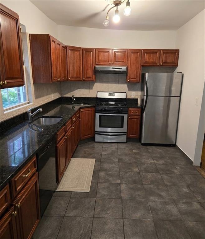 4115 Manhattan Avenue Property Photo 3