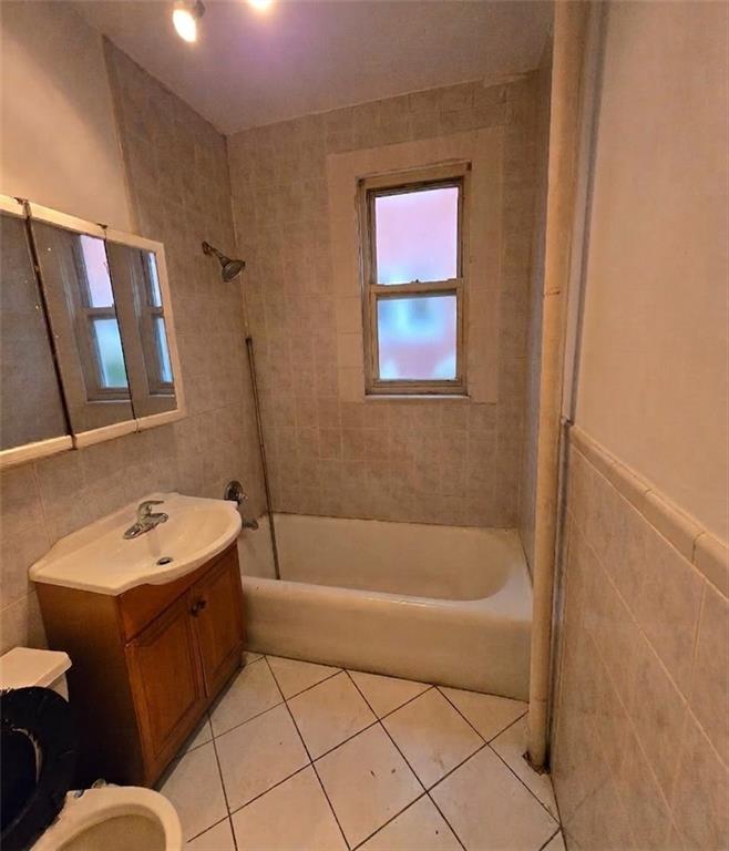 4115 Manhattan Avenue Property Photo 4