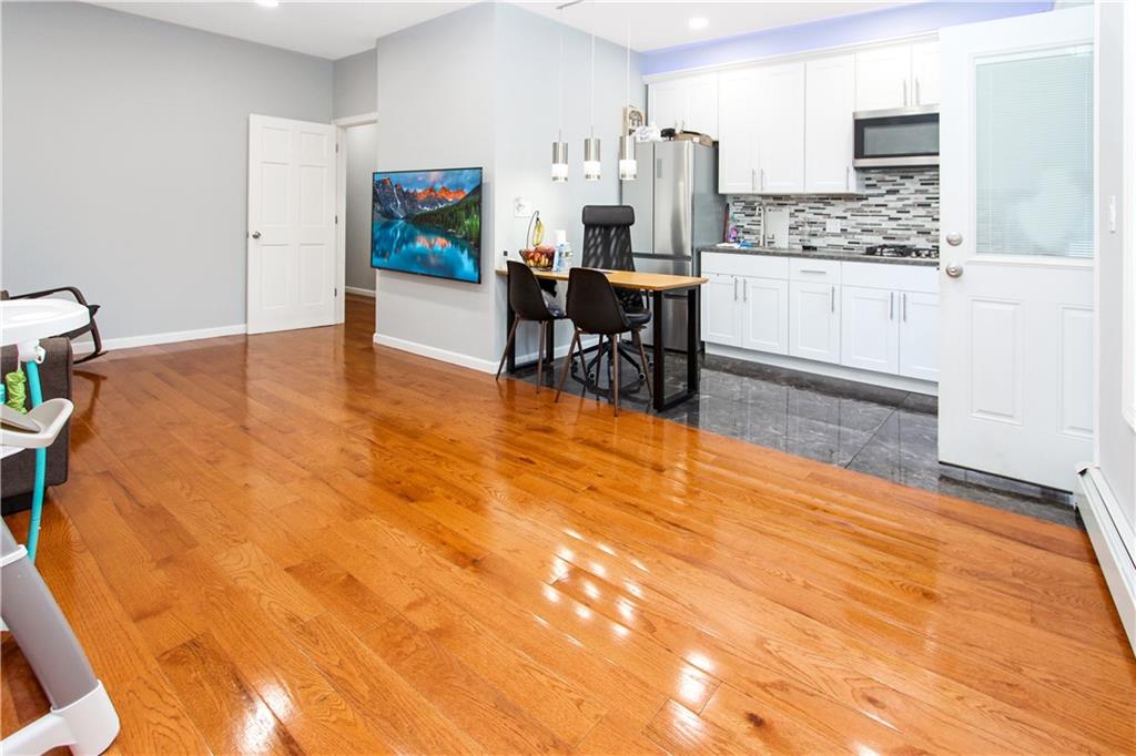 557 Drew Street Property Photo 4