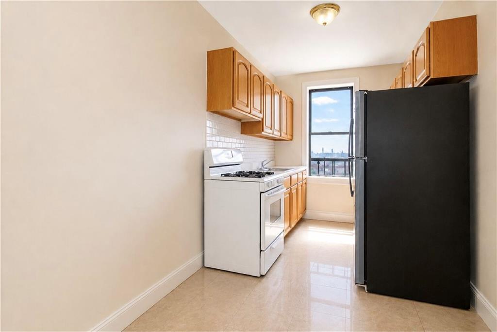 1289 East 19th Street F7 Property Photo 6