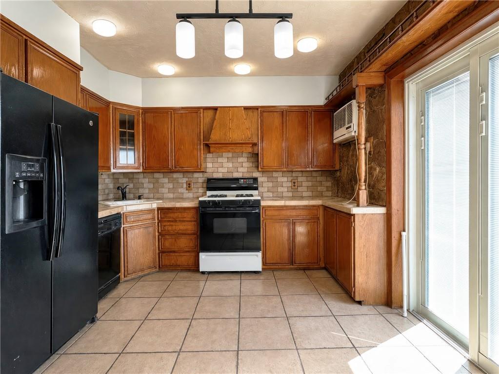 986 77th Street Property Photo 6