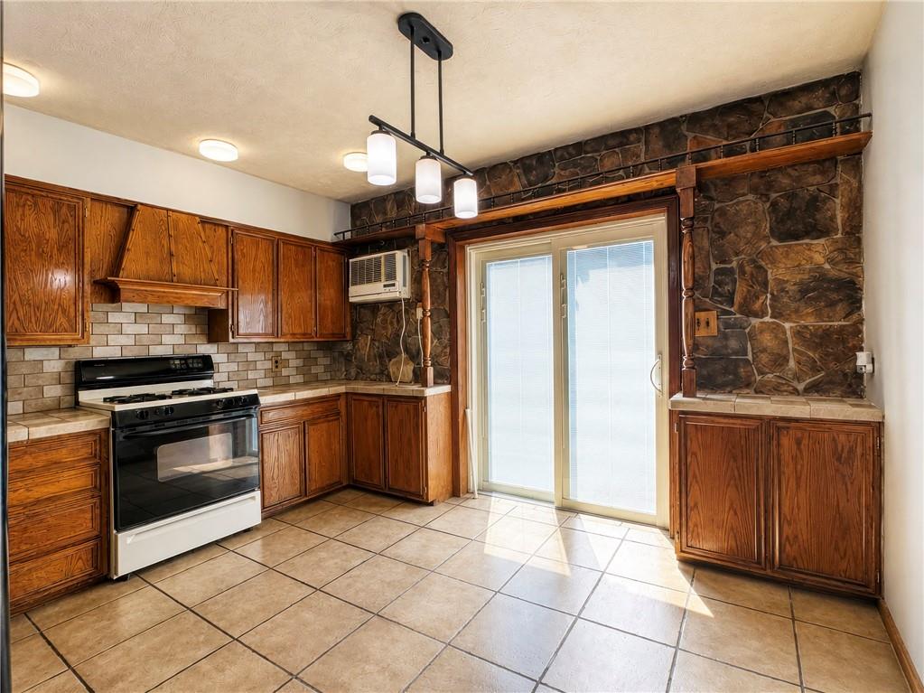 986 77th Street Property Photo 7