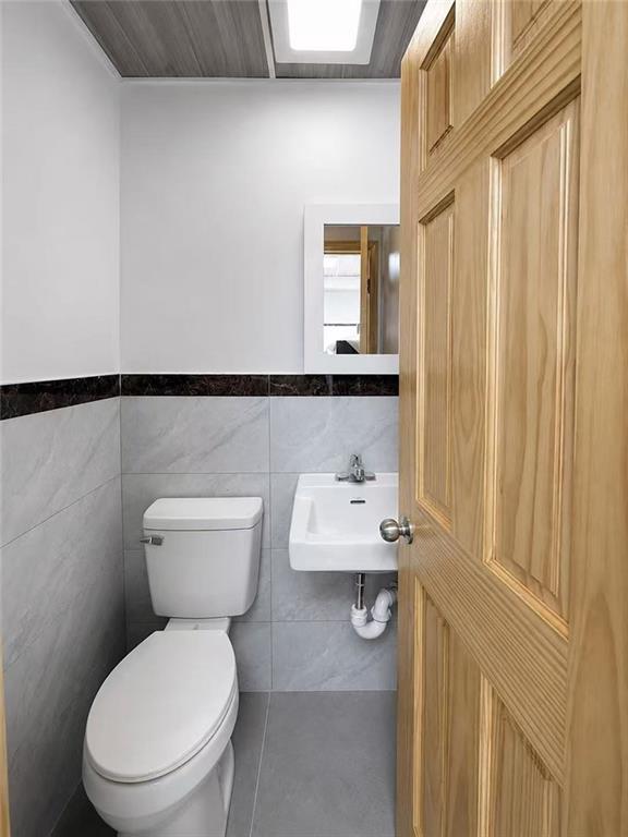 805 42nd Street Property Photo 6