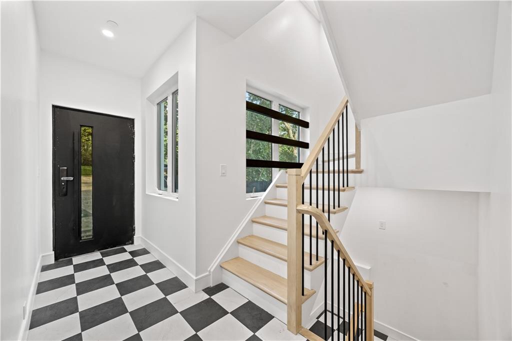 20 Creston Place Property Photo 4