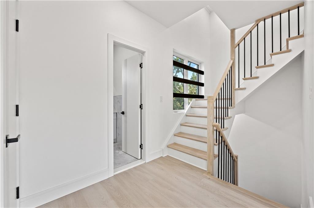 20 Creston Place Property Photo 7