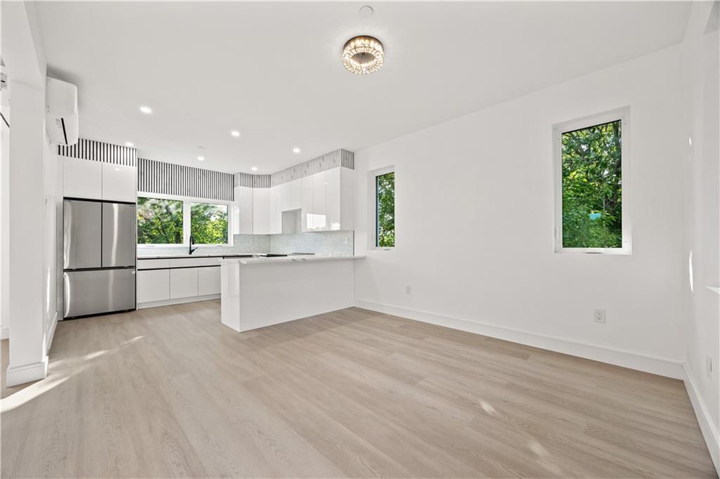 20 Creston Place Property Photo 8