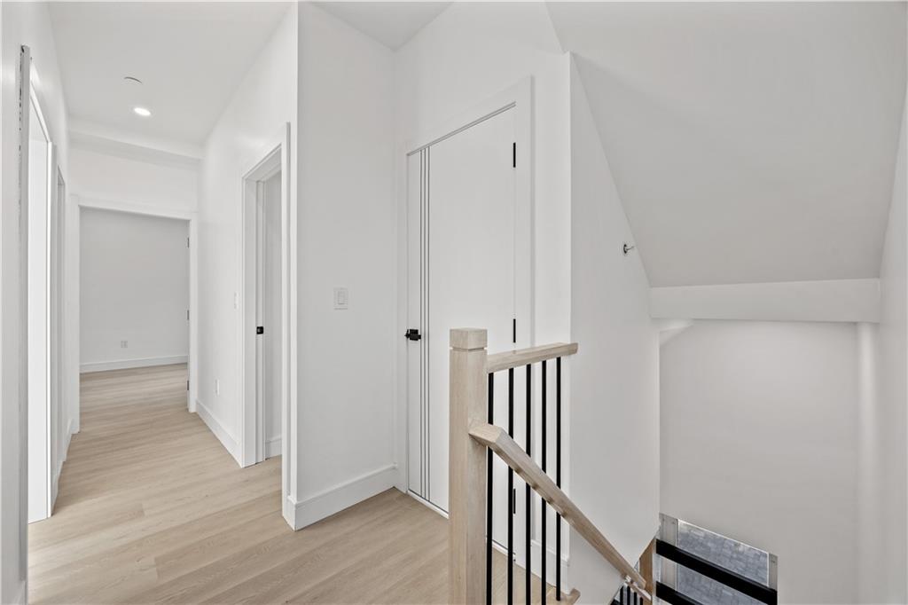 20 Creston Place Property Photo 18