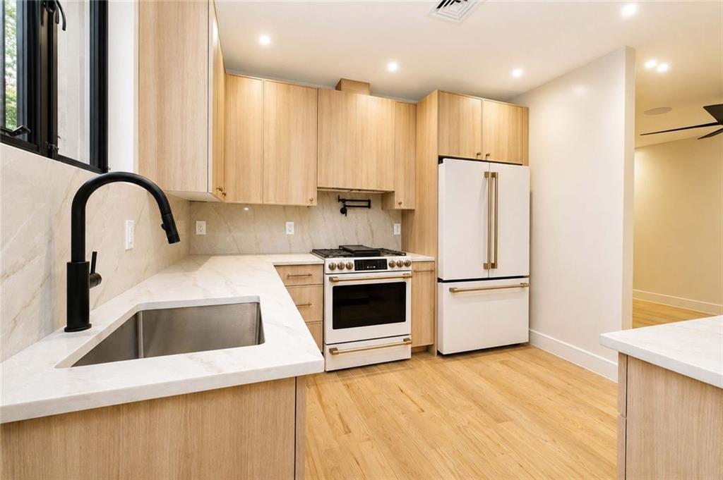 4433 Bedford Avenue Property Photo 11
