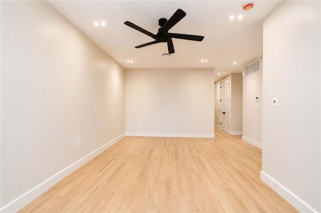 4433 Bedford Avenue Property Photo 14