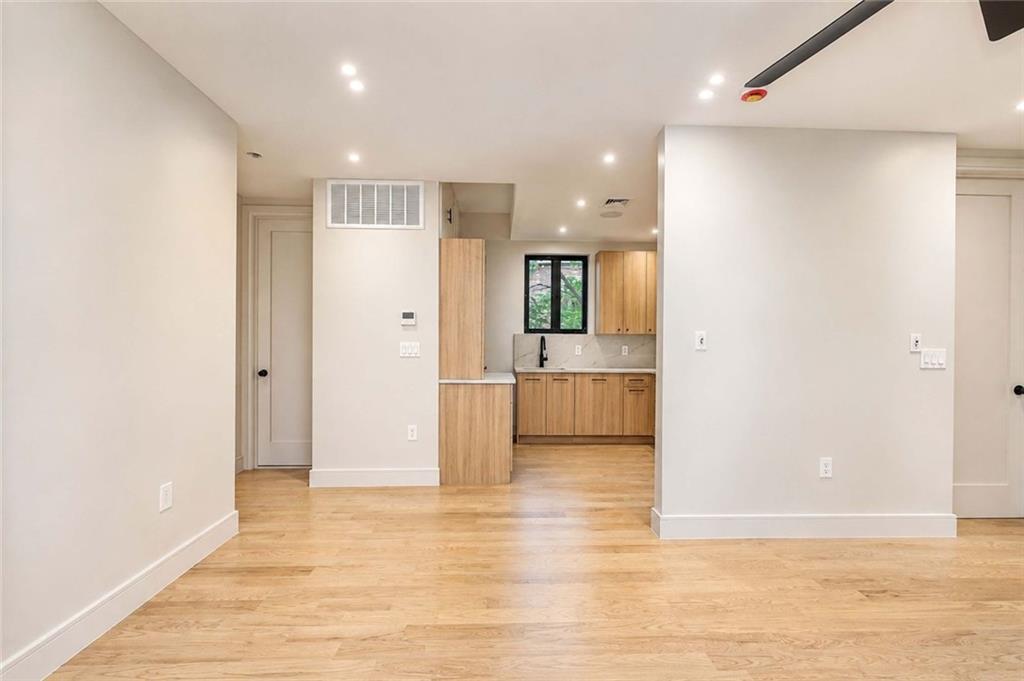 4433 Bedford Avenue Property Photo 16