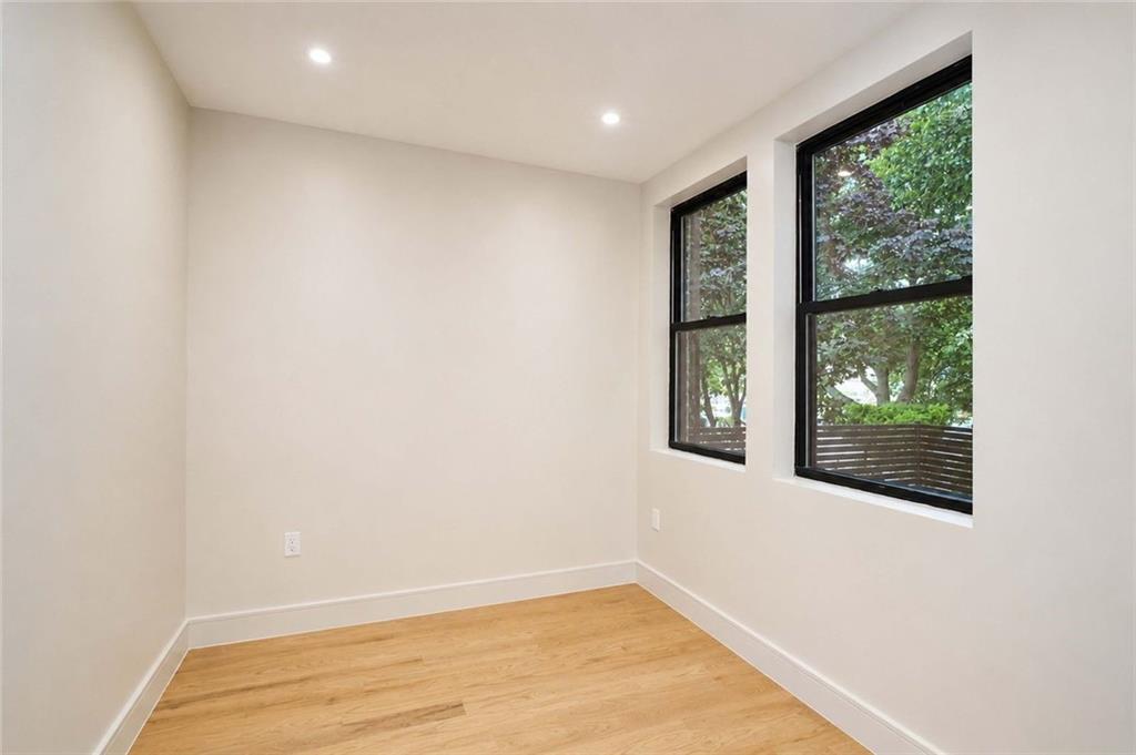 4433 Bedford Avenue Property Photo 18