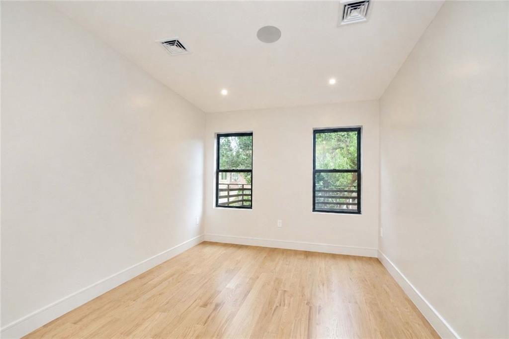 4433 Bedford Avenue Property Photo 19
