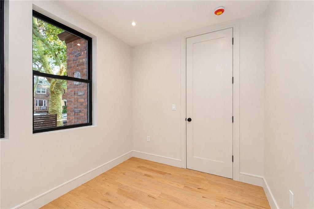 4433 Bedford Avenue Property Photo 20