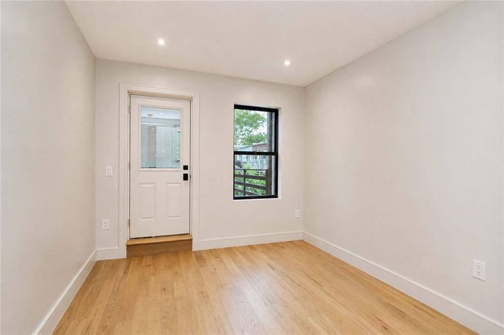 4433 Bedford Avenue Property Photo 22