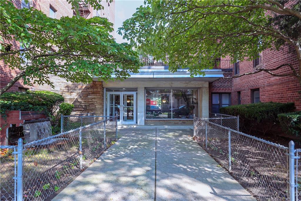 345 Webster Avenue 1o Property Photo 1