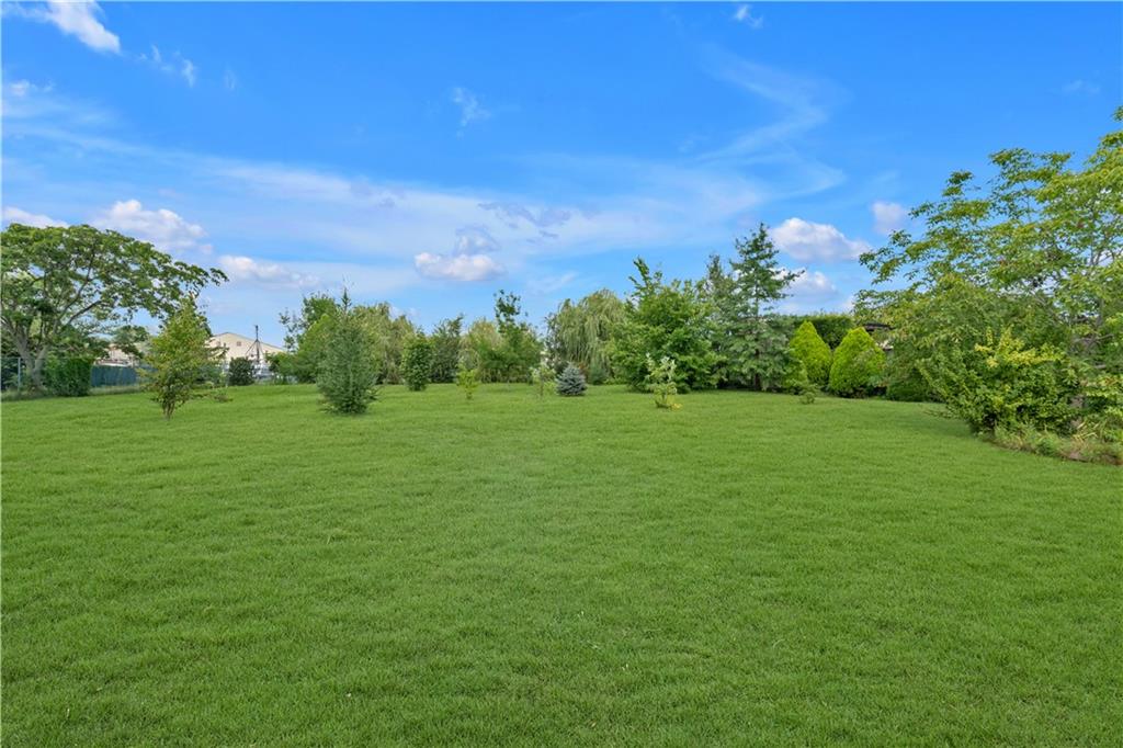 7 Whitman Drive Property Photo 6
