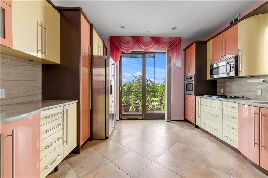 7 Whitman Drive Property Photo 11
