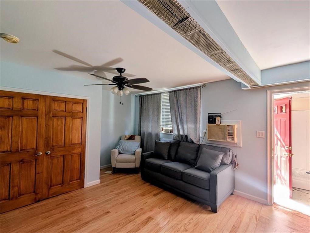2041 Coyle Street Property Photo 7