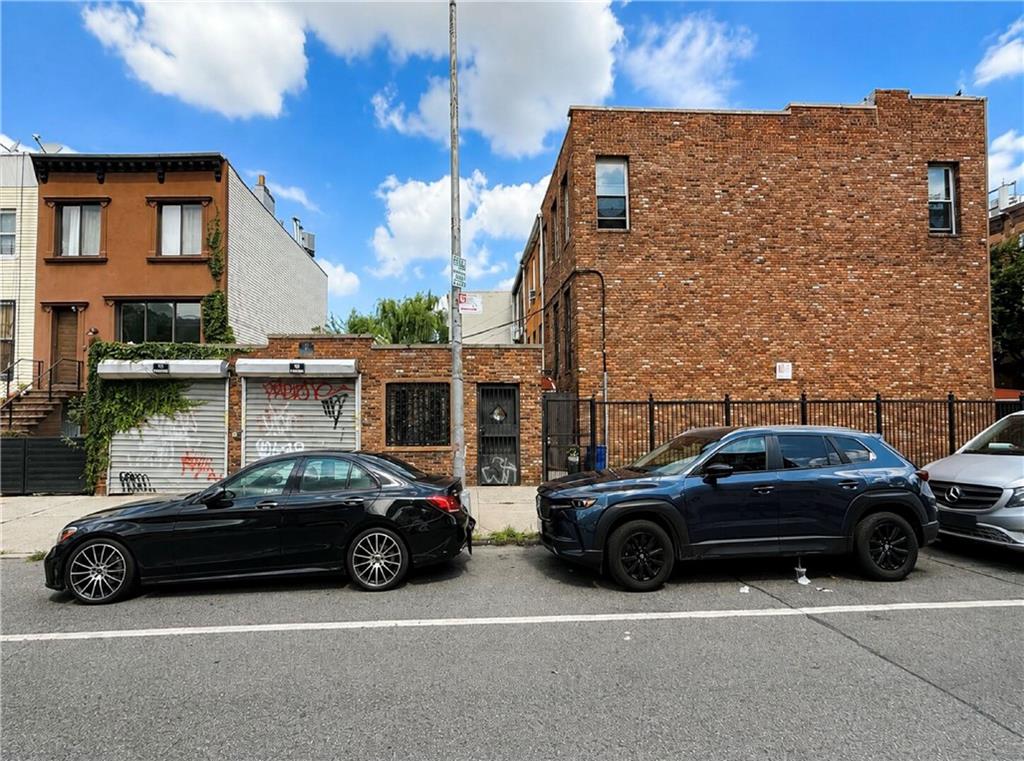 104 Albany Avenue Property Photo 2