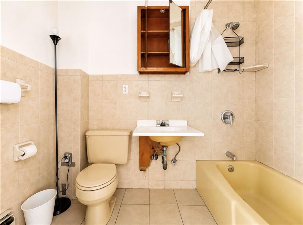 104 Albany Avenue Property Photo 14