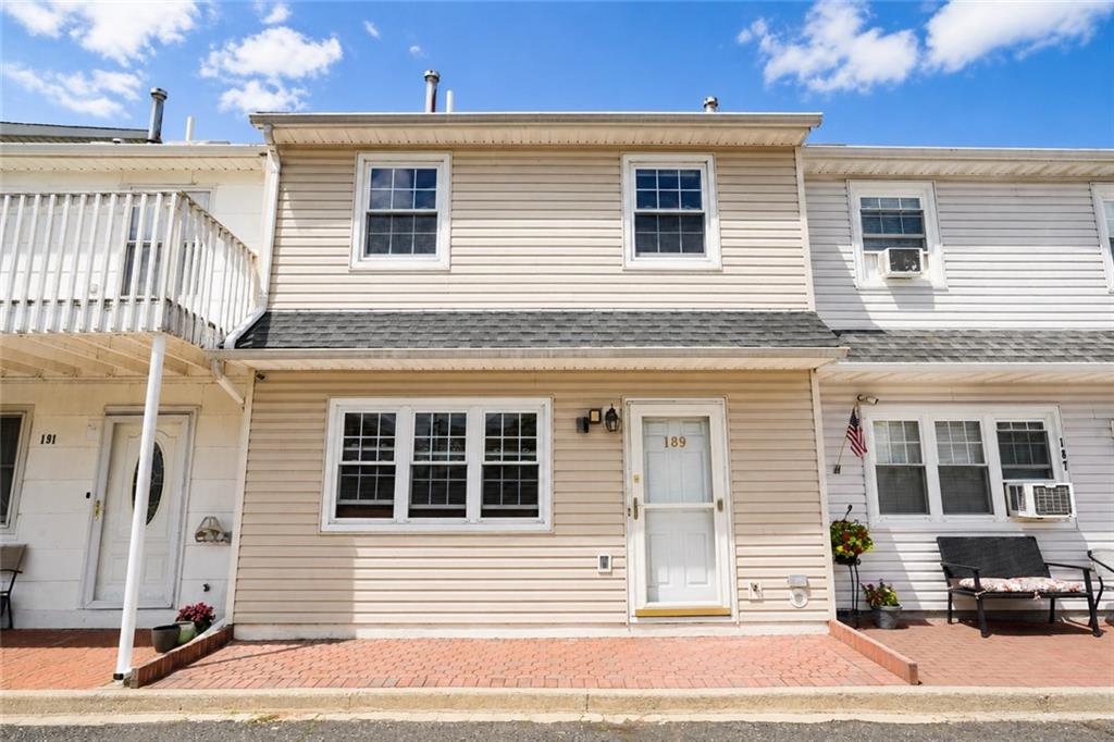 189 Quintard Street Property Photo 1