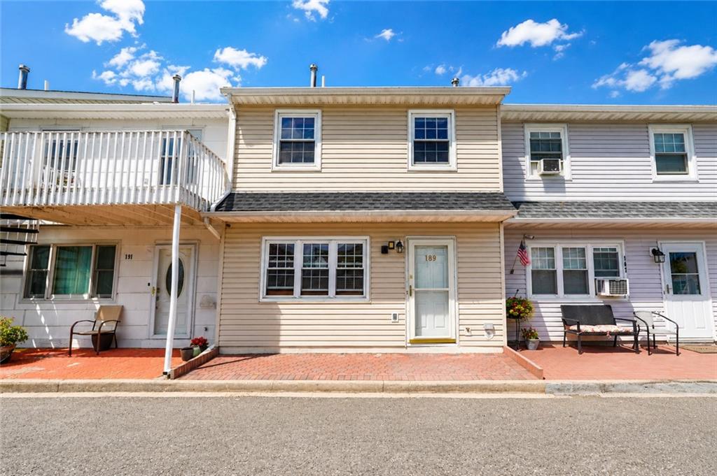 189 Quintard Street Property Photo 2
