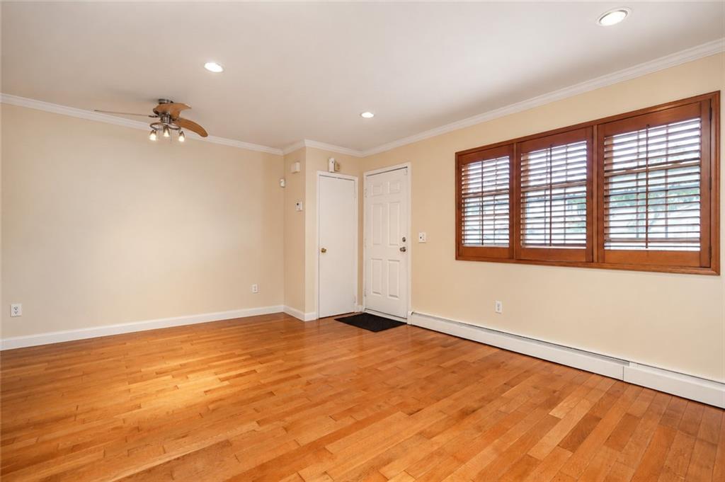 189 Quintard Street Property Photo 6