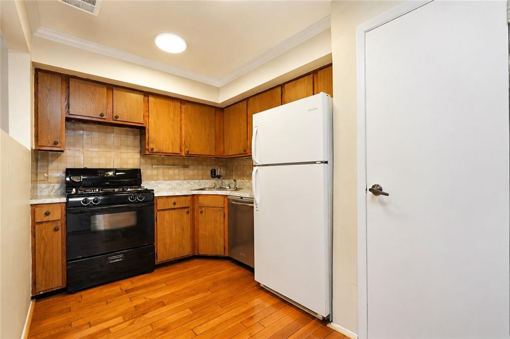 189 Quintard Street Property Photo 8