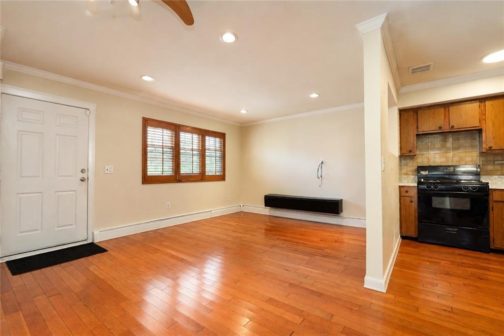 189 Quintard Street Property Photo 10