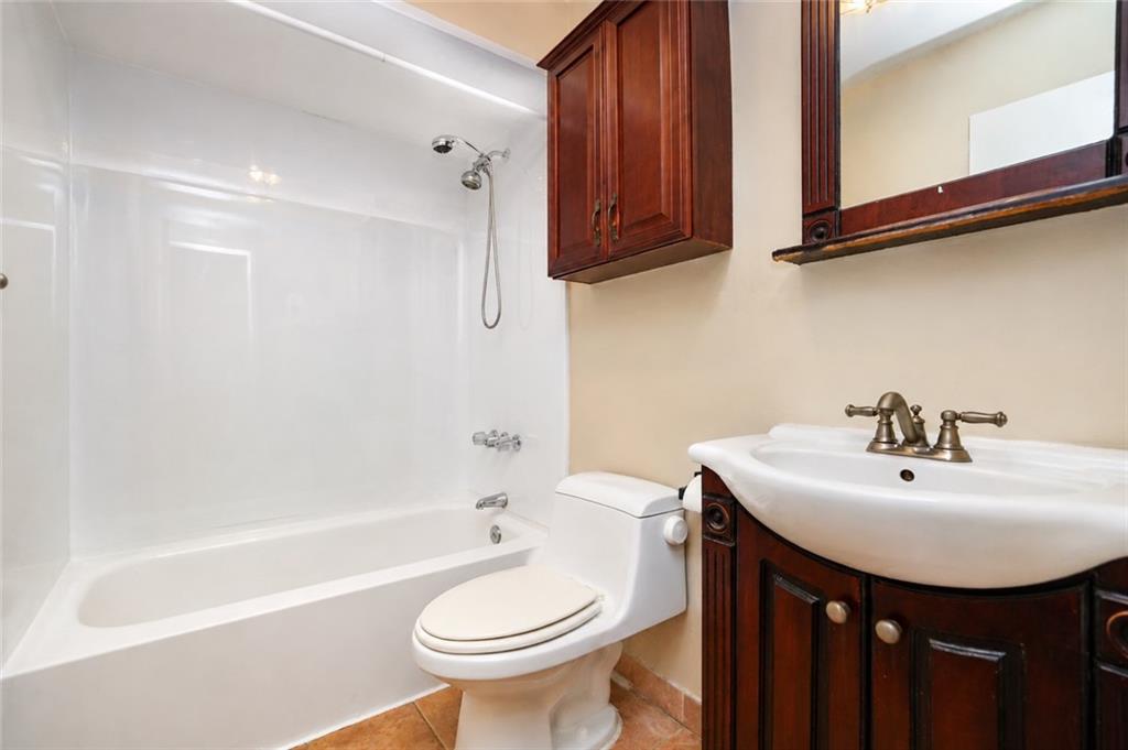 189 Quintard Street Property Photo 14