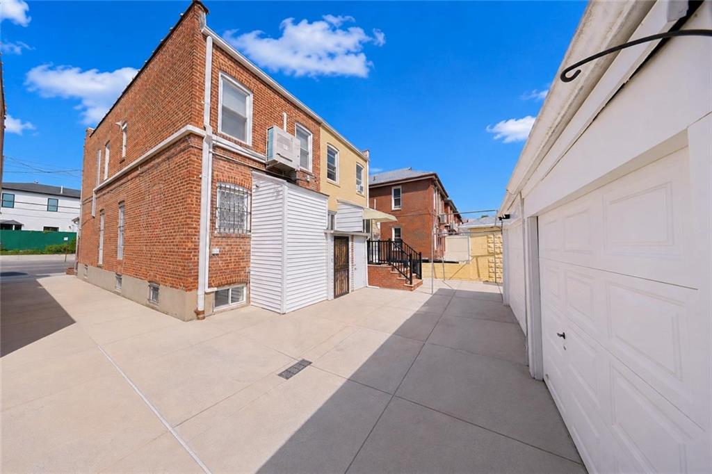 52 74th Street Property Photo 3