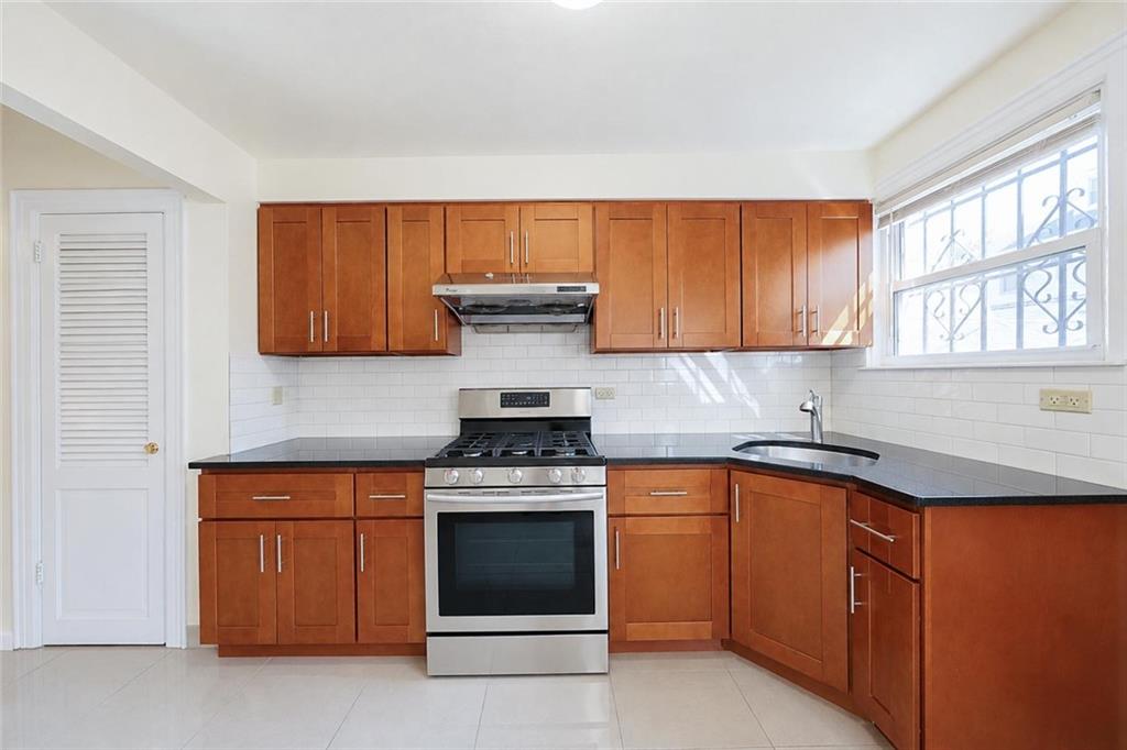52 74th Street Property Photo 11