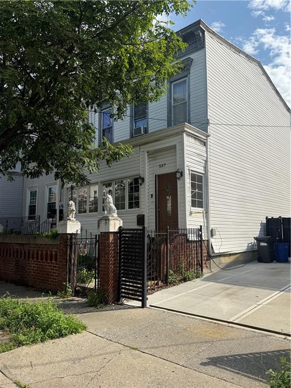 537 Jerome Street Property Photo 1