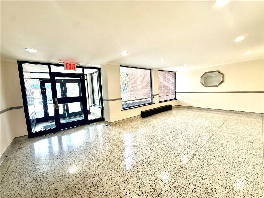 2035 East 7th Street 2f Property Photo 3