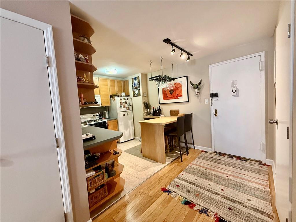 2035 East 7th Street 2f Property Photo 17