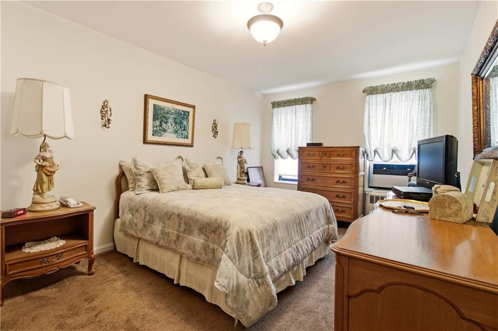 2229 Knapp Street 1g Property Photo 4