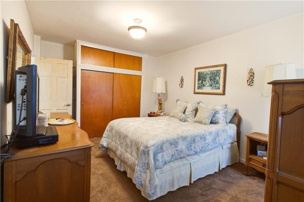 2229 Knapp Street 1g Property Photo 5