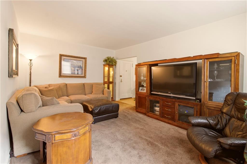 2229 Knapp Street 1g Property Photo 7