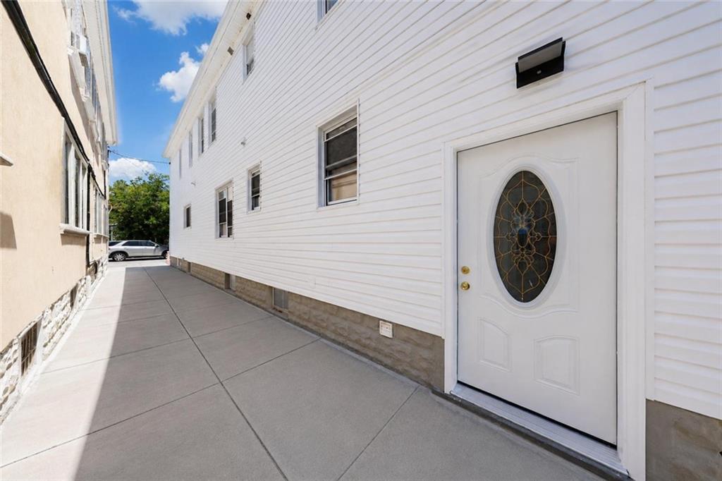 2271 East 19th Street Property Photo 4