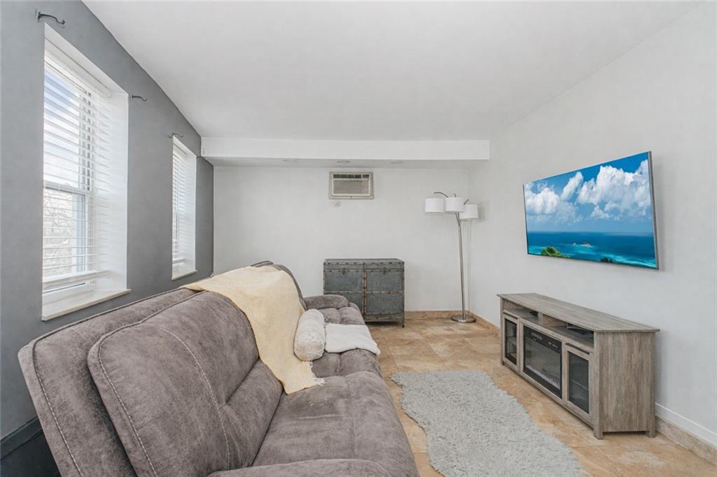 98 Robin Road Property Photo 3