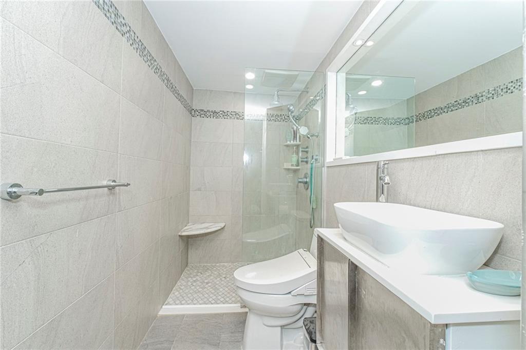98 Robin Road Property Photo 5