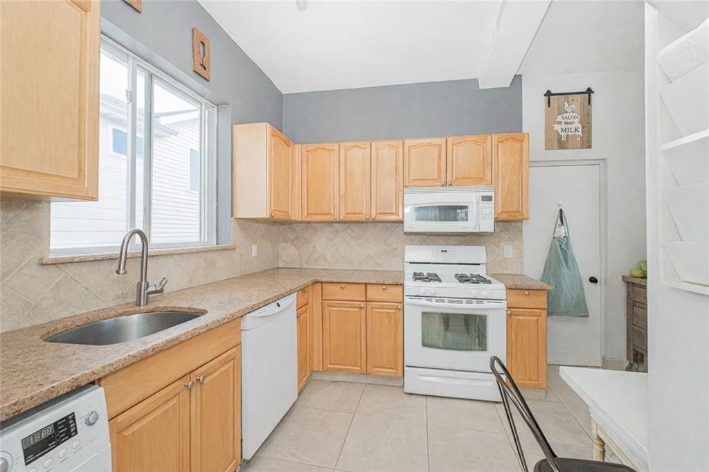 98 Robin Road Property Photo 9