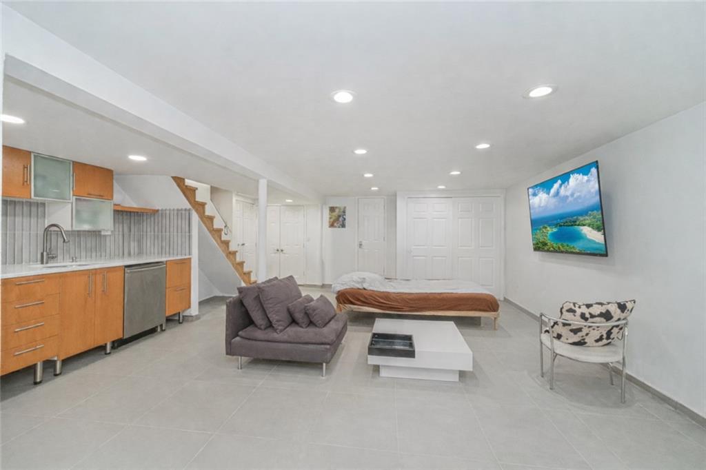 98 Robin Road Property Photo 27